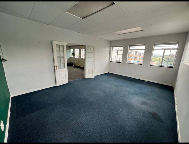 275M² OFFICE TO LET IN FERNDALE